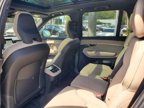 2025 Volvo XC90 B5 Core
