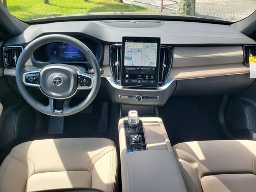 2025 Volvo XC90 B5 Core