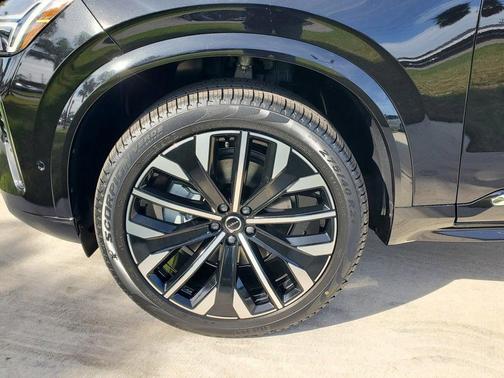 2025 Volvo XC90 B6 Plus 7-Seater