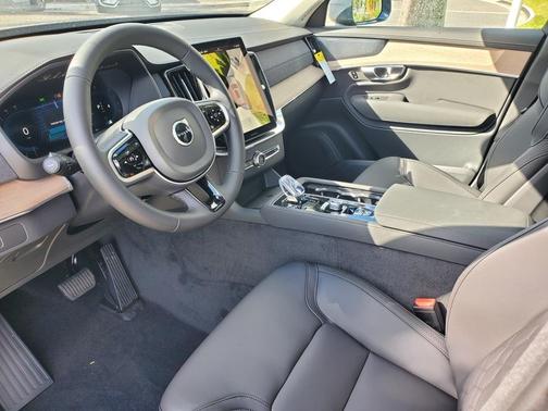 2025 Volvo XC90 B5 Plus 7-Seater