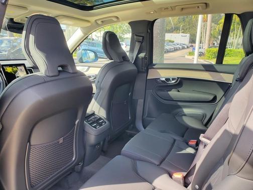 2025 Volvo XC90 B5 Plus 7-Seater