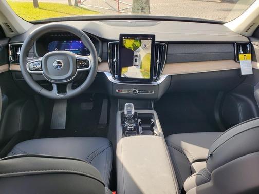 2025 Volvo XC90 B5 Plus 7-Seater
