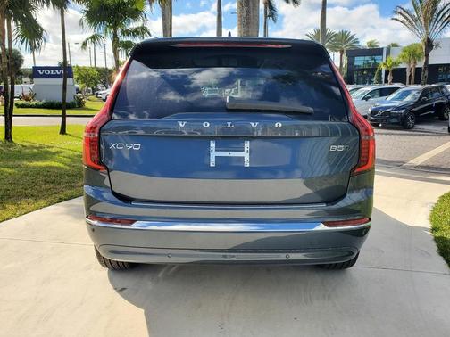 2025 Volvo XC90 B5 Plus 7-Seater