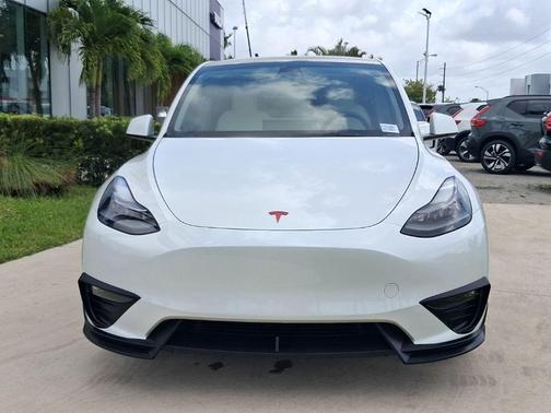 Pearl White Multi 2023 Tesla Model Y Performance