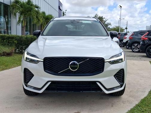 Crystal White Metallic 2026 Volvo XC60 B5 Core