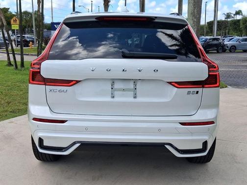 Crystal White Metallic 2026 Volvo XC60 B5 Core
