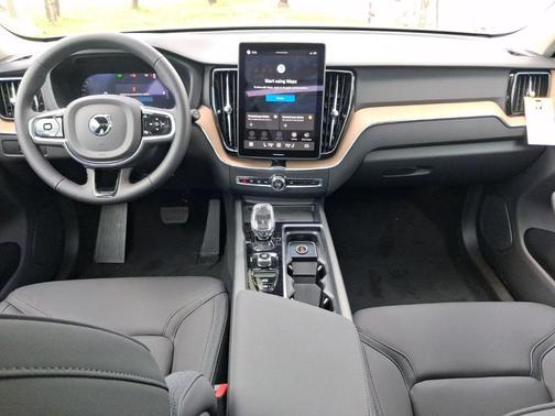 Crystal White Metallic 2026 Volvo XC60 B5 Core