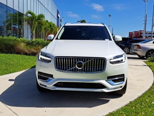 2023 Volvo XC90 B6 Plus 6-Seater