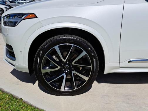 2023 Volvo XC90 B6 Plus 6-Seater