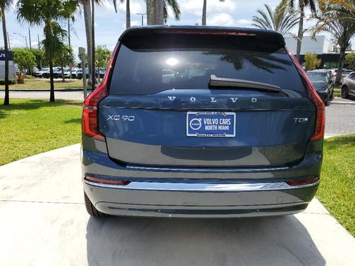 2025 Volvo XC90 Plug-In Hybrid T8 Ultra 7-Seater