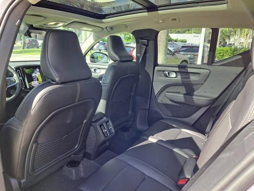 2026 Volvo XC40 B5 Plus