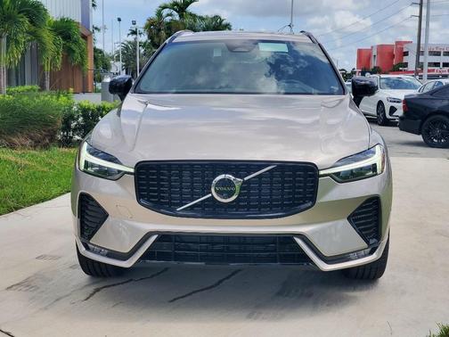 2025 Volvo XC60 B5 Plus