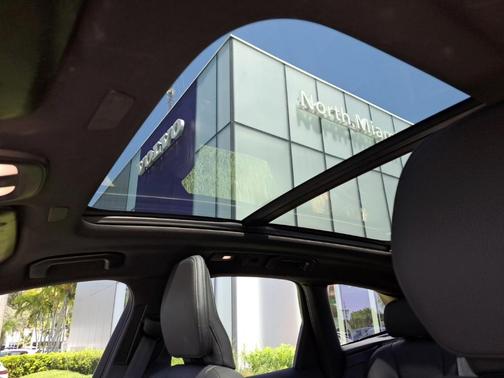 2023 Volvo XC60 B5 Plus Dark Theme