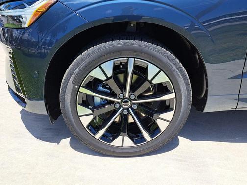 Denim Blue Metallic 2026 Volvo XC60 B5 Plus