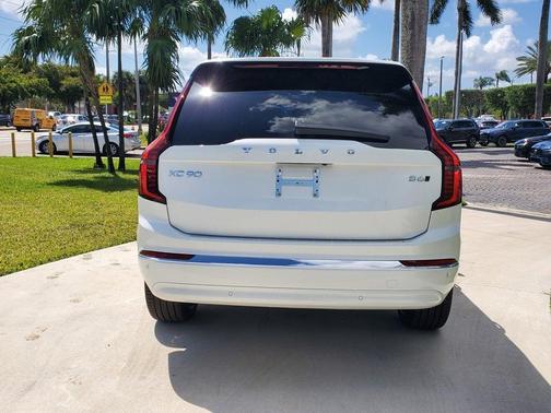 2025 Volvo XC90 B6 Ultra