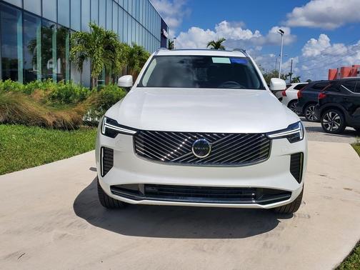 2025 Volvo XC90 B6 Ultra