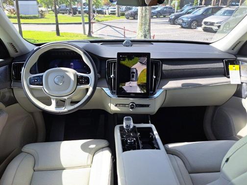 2025 Volvo XC90 B6 Ultra