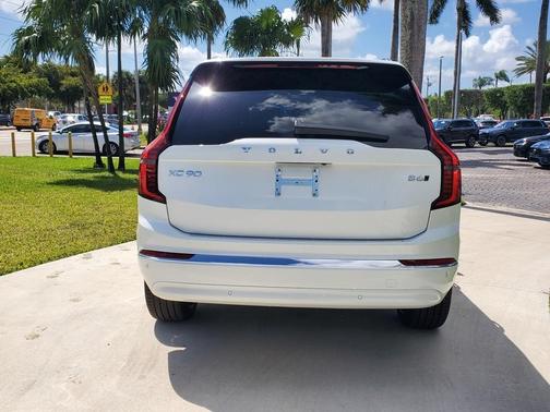 2025 Volvo XC90 B6 Ultra
