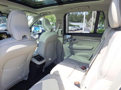 2025 Volvo XC90 B6 Ultra