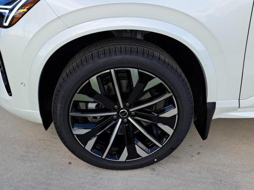 2026 Volvo XC90 B6 Ultra Dark Theme 7-Seater