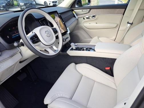 2026 Volvo XC90 B6 Ultra Dark Theme 7-Seater