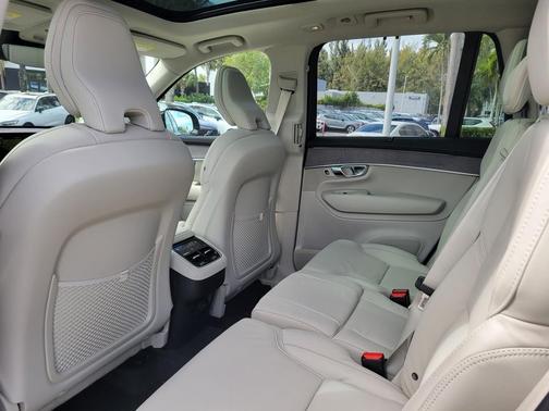 2026 Volvo XC90 B6 Ultra Dark Theme 7-Seater