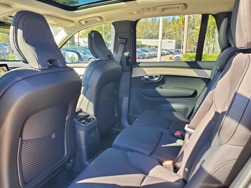 2025 Volvo XC90 Plug-In Hybrid T8 Ultra 7-Seater