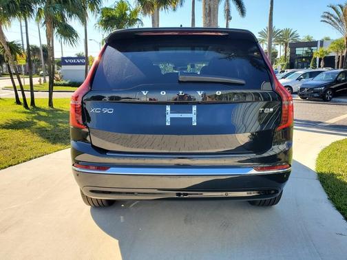 2025 Volvo XC90 Plug-In Hybrid T8 Ultra 7-Seater