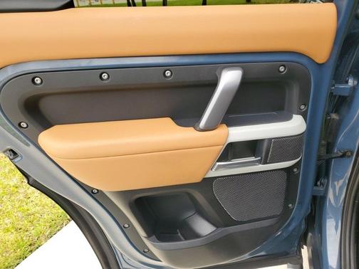 2023 Land Rover Defender 110 X-Dynamic SE