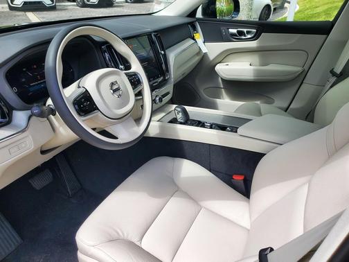 2025 Volvo XC60 Plug-In Hybrid T8 Plus