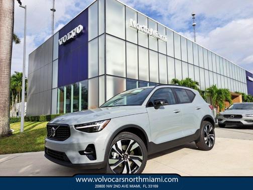 2026 Volvo XC40 B4 Plus