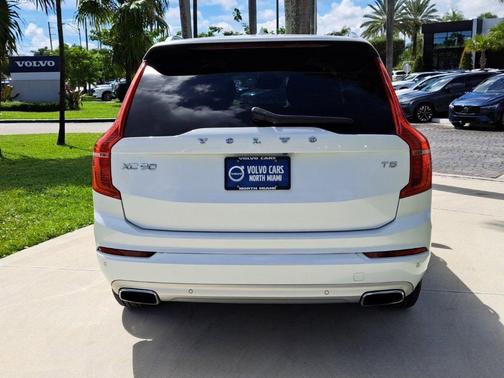 2020 Volvo XC90 T5 Momentum 7 Passenger