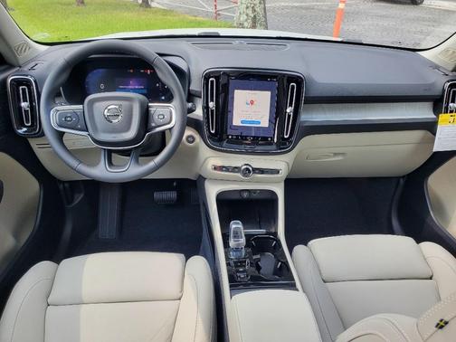 2025 Volvo XC40 B5 Plus Dark Theme