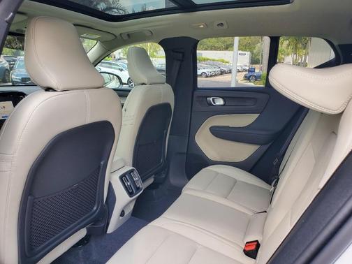 2025 Volvo XC40 B5 Plus Dark Theme