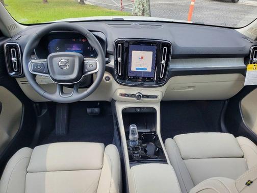 2025 Volvo XC40 B5 Plus Dark Theme