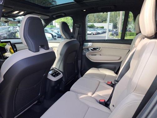 2026 Volvo XC90 B6 Ultra Dark Theme 7-Seater