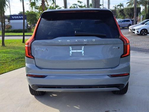 2026 Volvo XC90 B6 Ultra Dark Theme 7-Seater