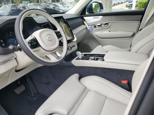 2025 Volvo XC90 B6 Ultra