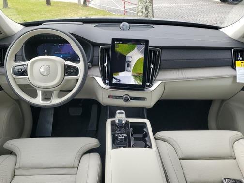 2025 Volvo XC90 B6 Ultra