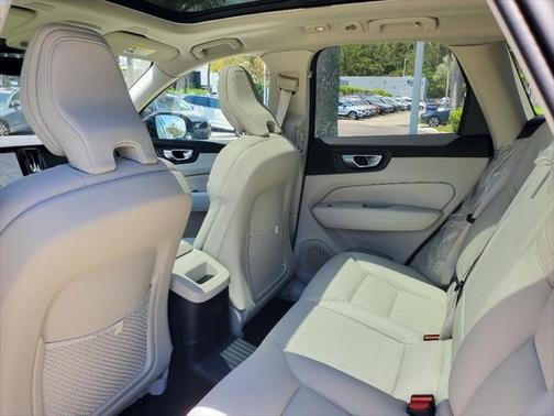 2025 Volvo XC60 Plug-In Hybrid T8 Plus