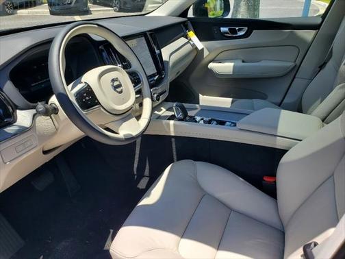 2025 Volvo XC60 Plug-In Hybrid T8 Plus