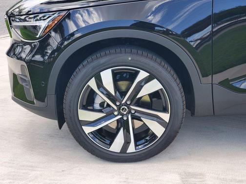 Onyx Black 2026 Volvo XC40 B5 Ultra