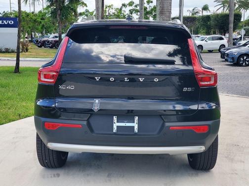 Onyx Black 2026 Volvo XC40 B5 Ultra