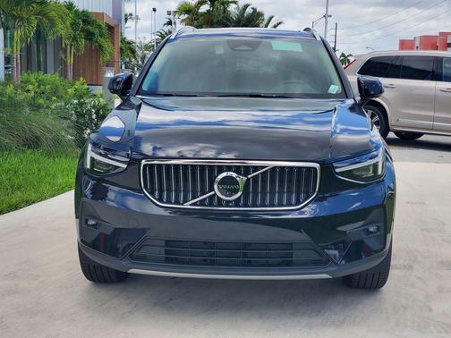 Onyx Black 2026 Volvo XC40 B5 Ultra