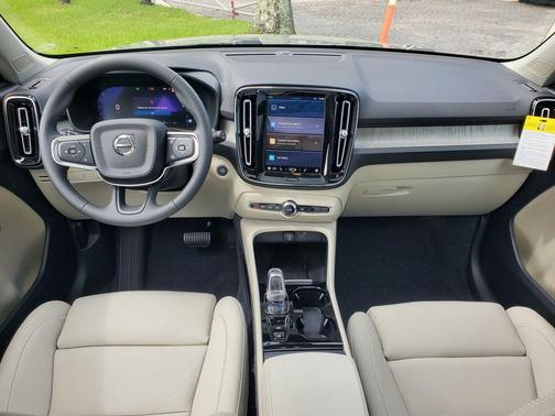 Onyx Black 2026 Volvo XC40 B5 Ultra