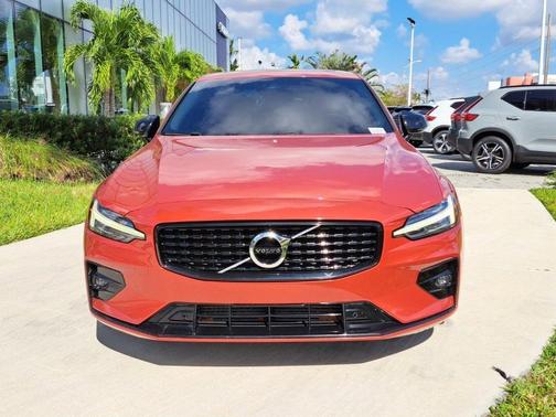 2021 Volvo S60 T5 Momentum