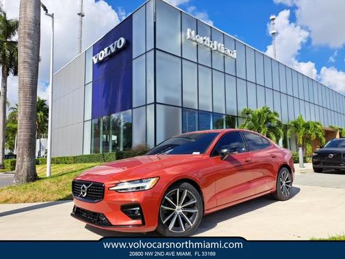 2021 Volvo S60 T5 Momentum