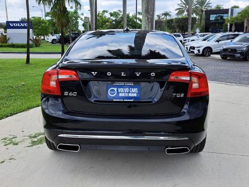 2017 Volvo S60 T5 Inscription Platinum