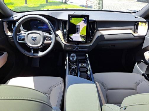 2026 Volvo XC60 B5 Plus