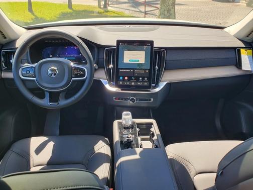 2025 Volvo XC90 B5 Core